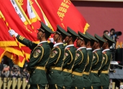 英雄联盟总决赛时间-铁血防守铸就胜利，拉文末节狂飙，76人主场力克灰熊