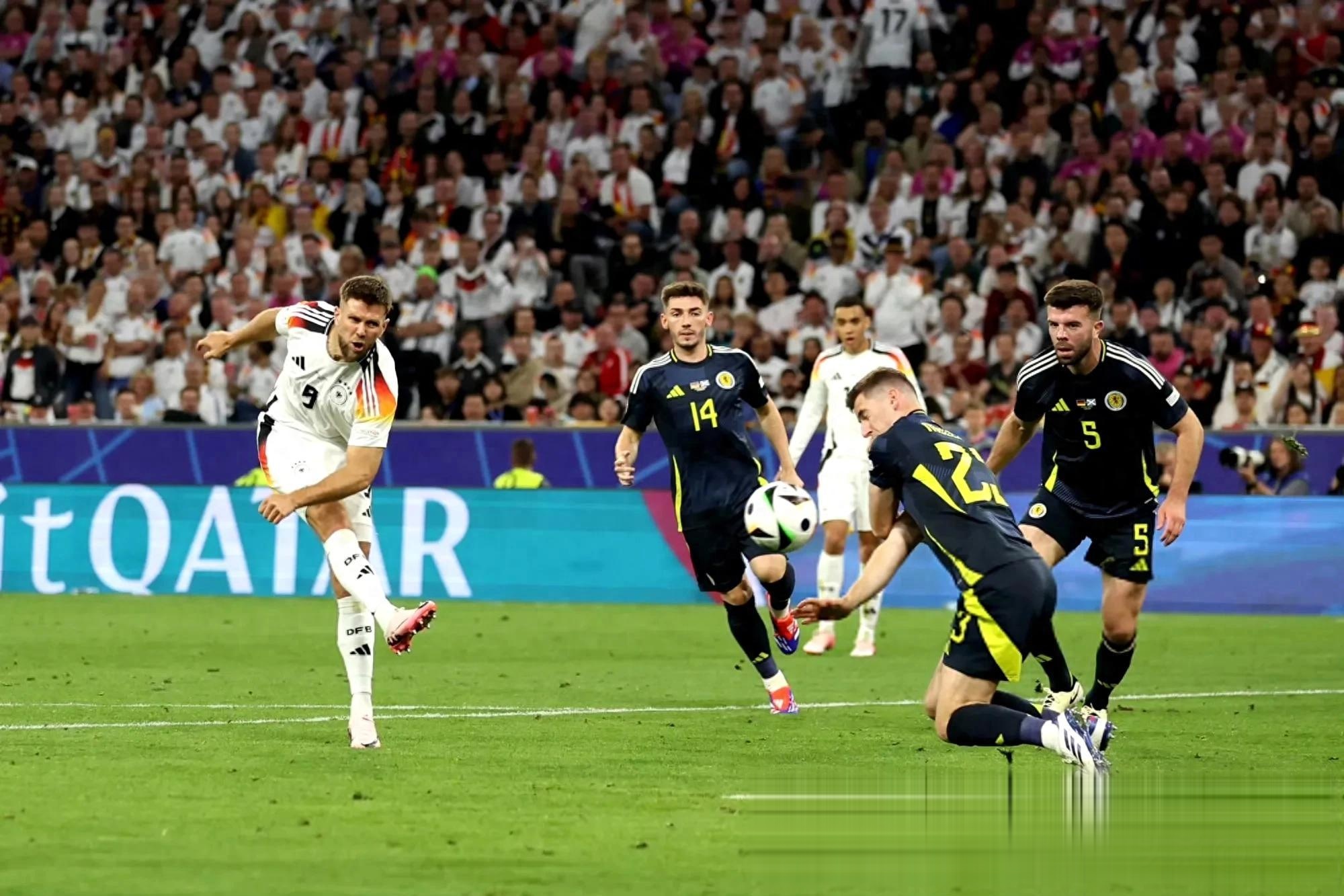 关于德国战胜冰岛，提前晋级欧预赛的信息