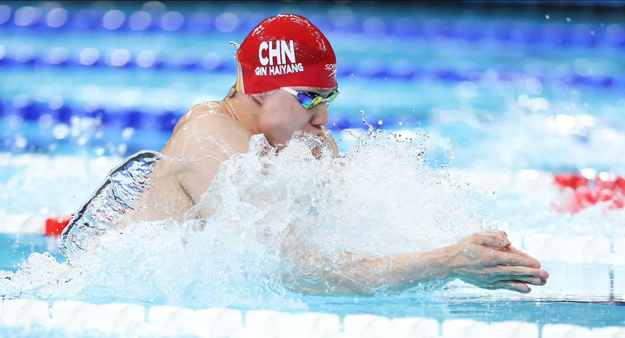中国游泳运动员夺得金牌，表现出色