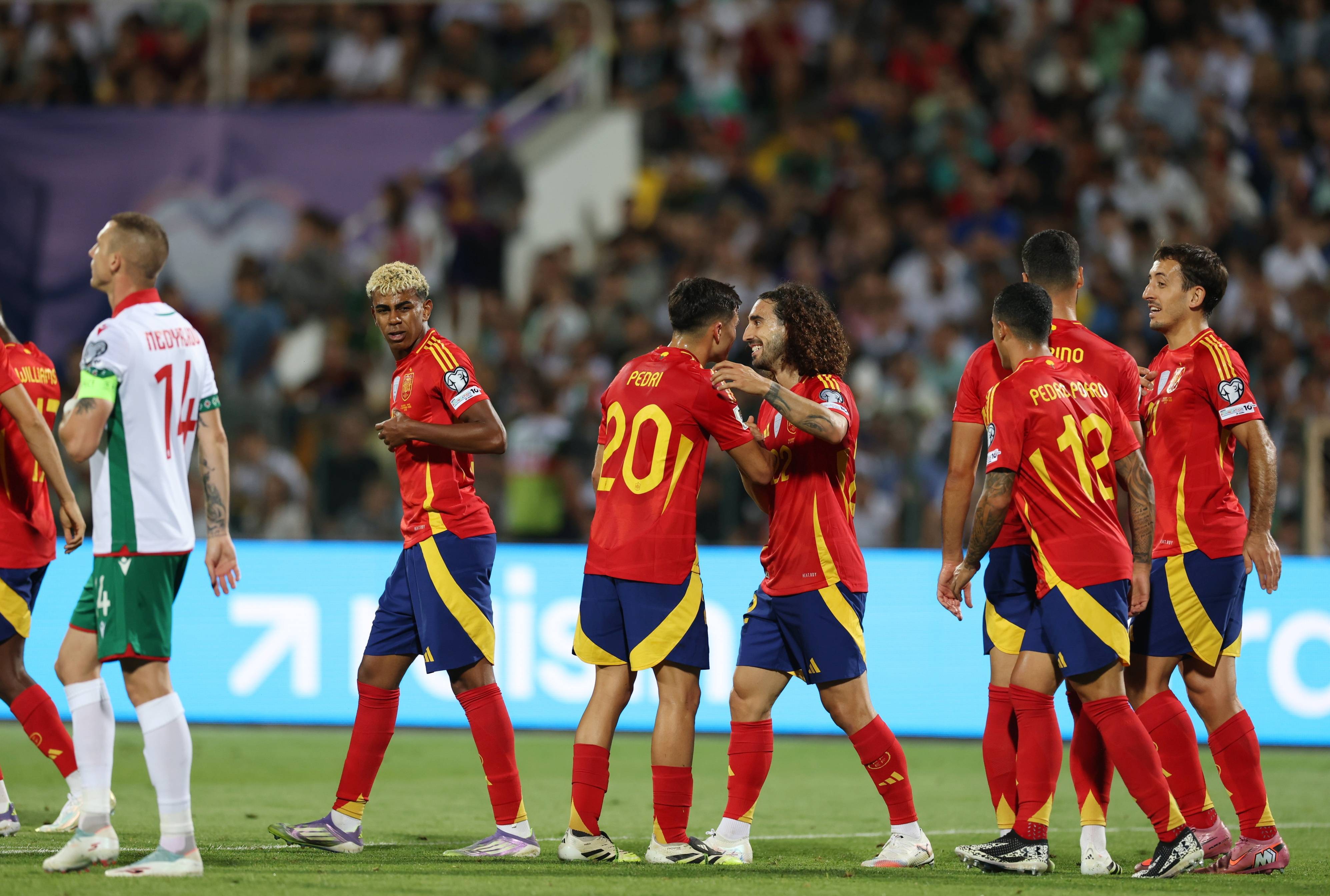 关于足球狂欢!欧洲杯预选赛再度掀起热潮的信息 关于足球狂欢!欧洲杯预选赛再度掀起热潮的信息