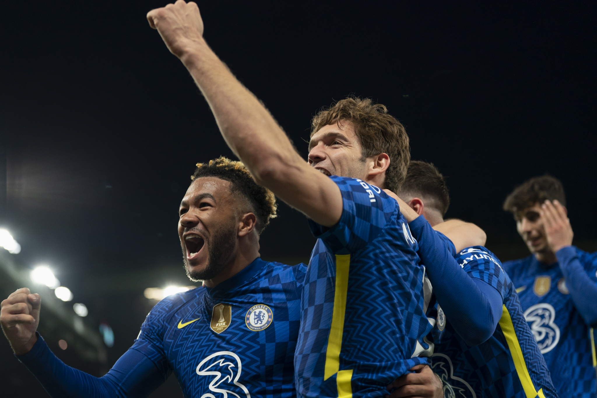 切尔西中场大踢,助球队逆转胜利 切尔西中场大踢,助球队逆转胜利