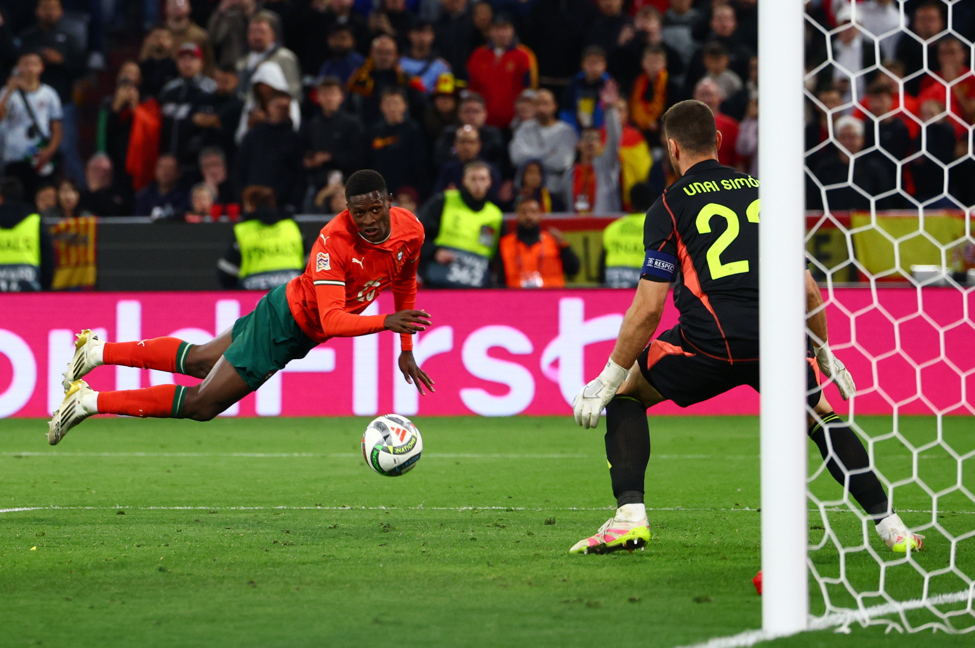 欧国联赛精彩继续，激情燃烧球场