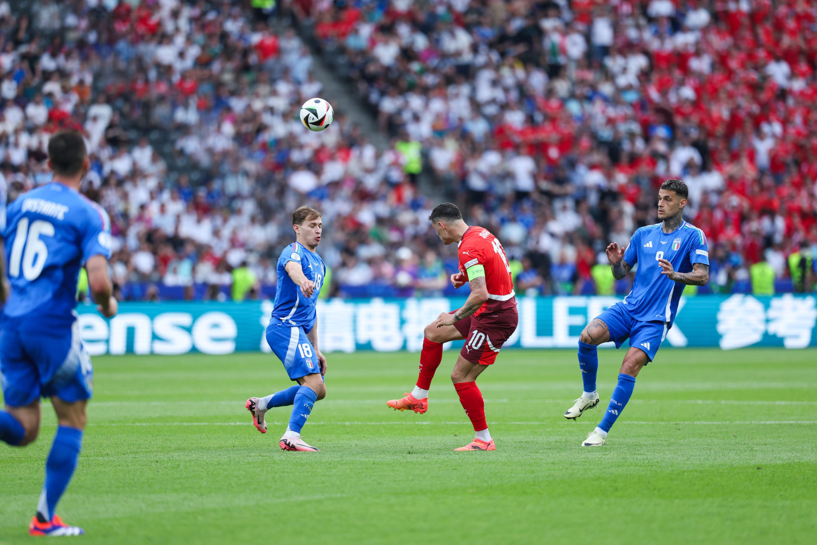 欧洲杯卫冕冠军状态神秘,引发球迷讨论 欧洲杯卫冕冠军状态神秘,引发球迷讨论