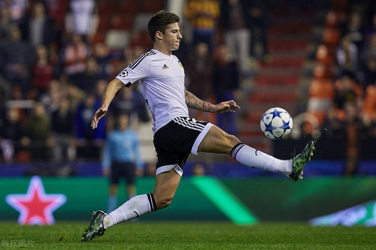 狼队客场取胜,跻身中游位置 狼队客场取胜,跻身中游位置