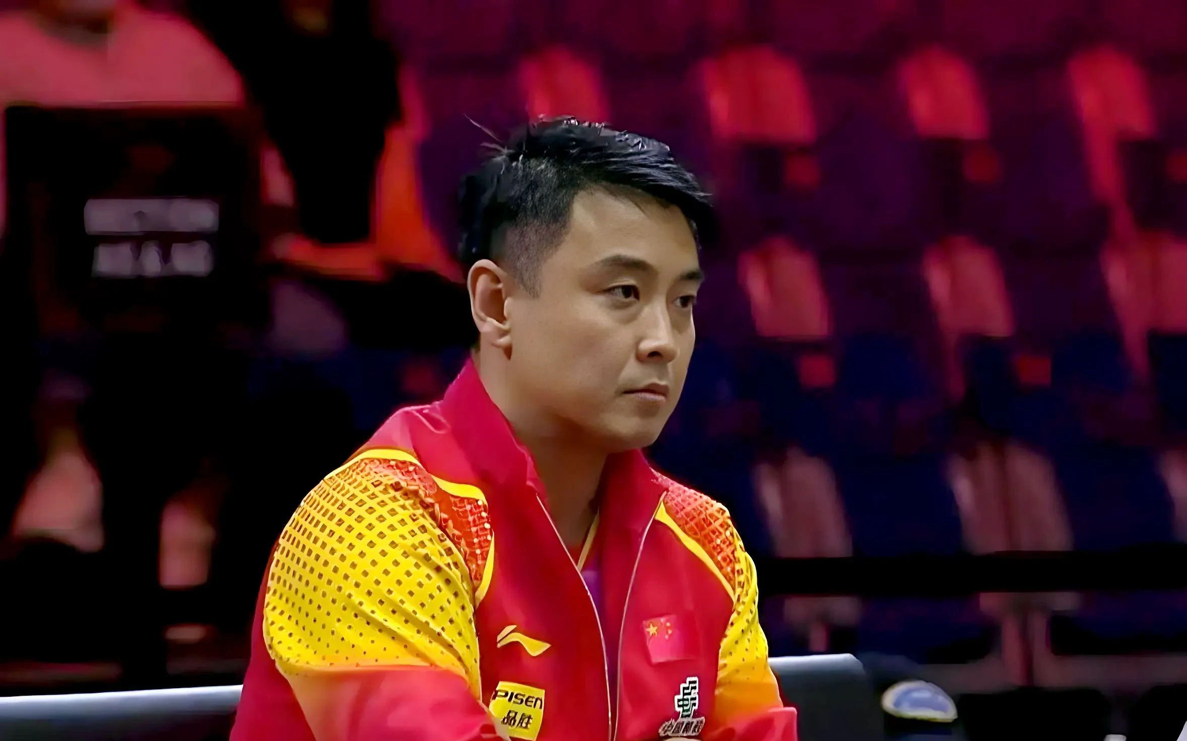 英格兰队轻取波兰队，王皓惊艳四座