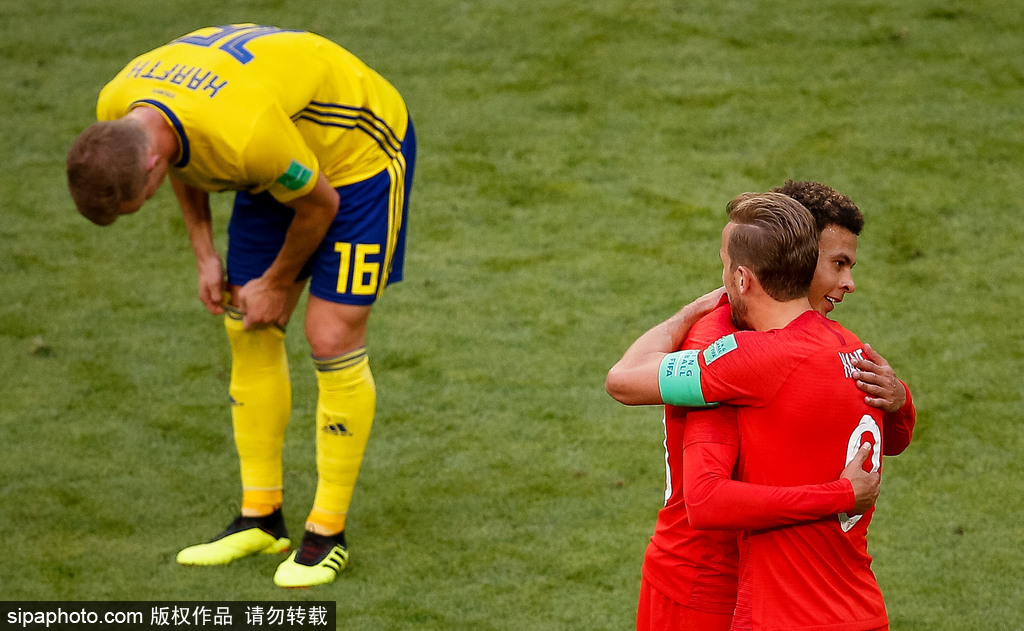 瑞典队翻盘英格兰队，马龙点燃赛场