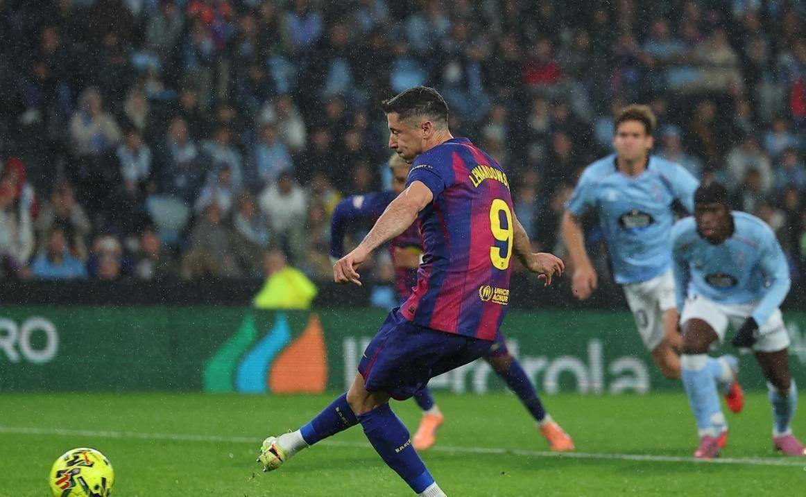 巴塞罗那惨败,防守漏洞频出 巴塞罗那惨败,防守漏洞频出