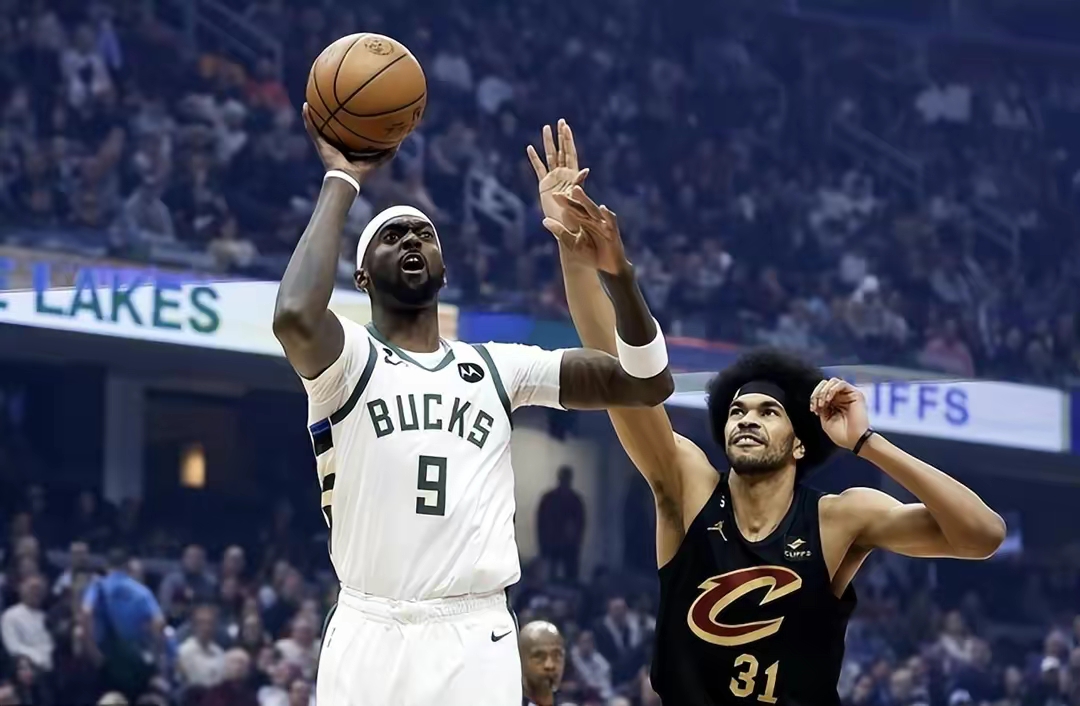 勇士完胜山东队,米切尔高光表现 勇士完胜山东队,米切尔高光表现