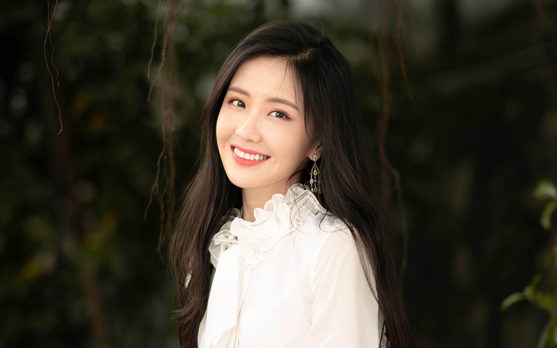 迪亚斯闪电击穿铁壁，英格兰破咒力克毕尔巴鄂